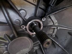 Używane Skrzynia biegów Ford Focus 2 1.6 TDCi 16V 110 Cena na żądanie oferowane przez N Kossen Autorecycling BV