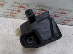 Gebruikte Luchtfilterhuis Chrysler Voyager/Grand Voyager (RG/RS) 2.8 CRD 16V Autom. Prijs op aanvraag aangeboden door N Kossen Autorecycling BV