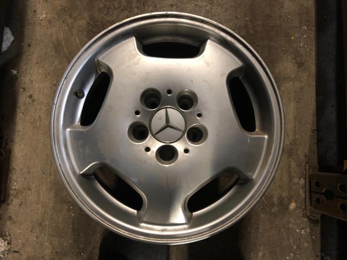 Hjul från en Mercedes-Benz C (W202) 1.8 C-180 16V 1994