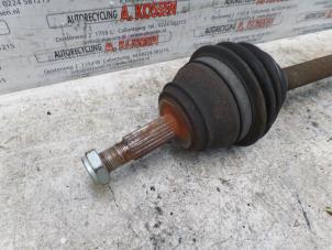 Begagnade Drivaxel, vänster fram Volkswagen Golf III Cabrio (1E) 1.8 Pris på förfrågan erbjuds av N Kossen Autorecycling BV