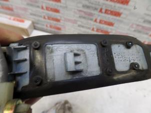 Używane Uchwyt drzwi prawych tylnych wersja 4-drzwiowa Mitsubishi Outlander Cena na żądanie oferowane przez N Kossen Autorecycling BV