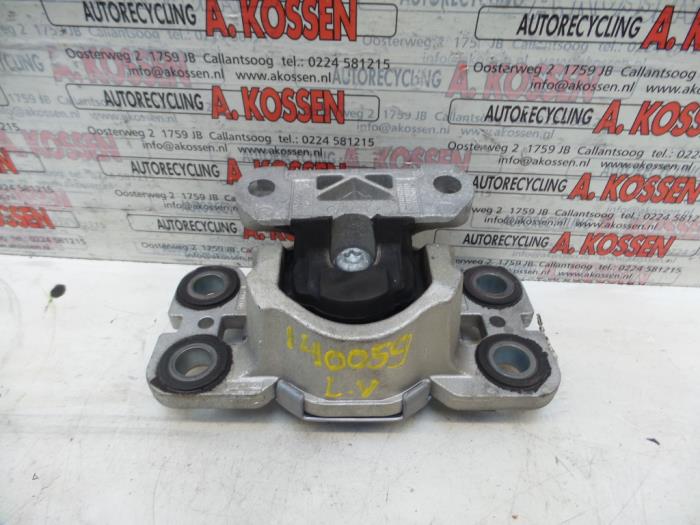 Motorfäste från en Volvo XC60 I (DZ) 3.2 24V AWD 2012