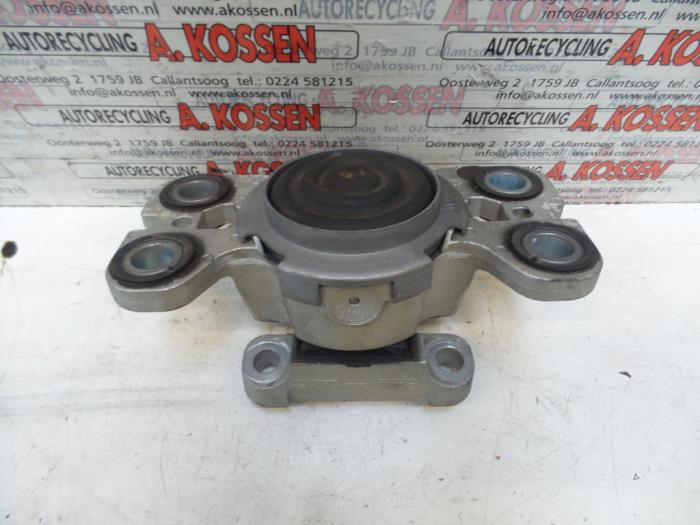 Motorfäste från en Volvo XC60 I (DZ) 3.2 24V AWD 2012