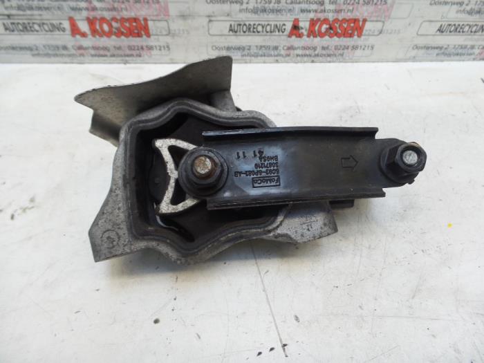 Motorfäste från en Volvo XC60 I (DZ) 3.2 24V AWD 2012
