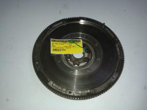 Gebruikte Dubbele massa vliegwiel Volkswagen Passat Variant (3C5) 2.0 TDI 140 Prijs op aanvraag aangeboden door N Kossen Autorecycling BV