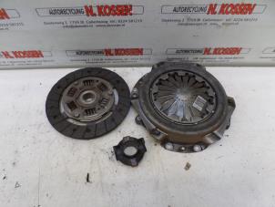 Begagnade Kopplingssats (komplett) Renault Twingo II (CN) 1.2 16V Pris på förfrågan erbjuds av N Kossen Autorecycling BV