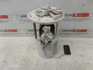 Begagnade Bensinpump Opel Corsa Pris på förfrågan erbjuds av N Kossen Autorecycling BV