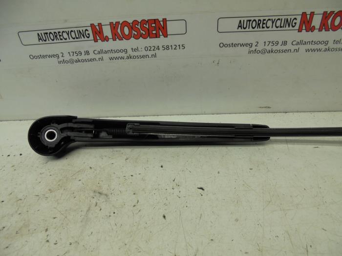 Bakre torkararm från en Volkswagen UP 2015
