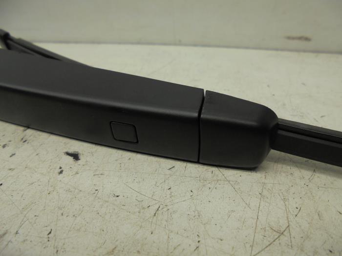 Bakre torkararm från en Volkswagen UP 2015