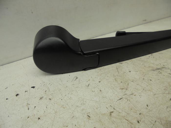 Bakre torkararm från en Volkswagen UP 2015