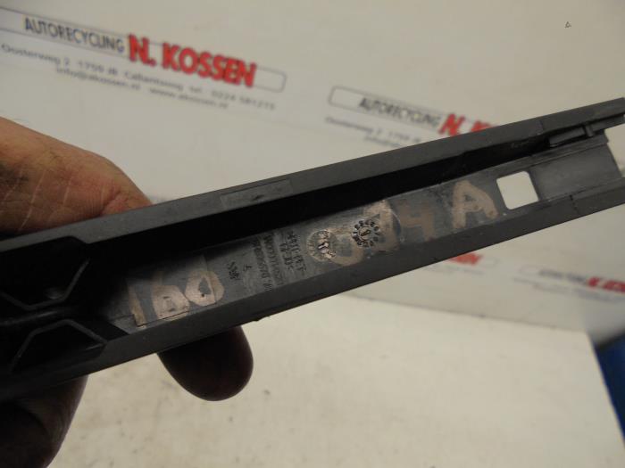 Bakre torkararm från en Volkswagen UP 2015