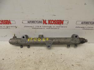 Gebruikte Injector brug Chrysler Voyager/Grand Voyager (RG/RS) 2.8 CRD 16V Autom. Prijs op aanvraag aangeboden door N Kossen Autorecycling BV