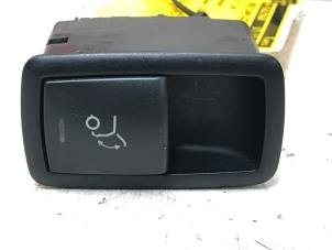 Używane Przelacznik Mercedes ML II (164/4JG) 3.0 ML-320 CDI 4-Matic V6 24V Cena na żądanie oferowane przez N Kossen Autorecycling BV