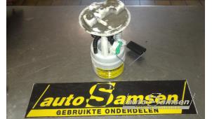 Gebruikte Brandstofpomp Elektrisch Renault Clio III (BR/CR) 1.4 16V Prijs € 50,00 Margeregeling aangeboden door Auto Samsen B.V.