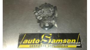 Begagnade Luftkonditioneringspump Renault Clio III (BR/CR) 1.2 16V 75 Pris € 75,00 Marginaltabell erbjuds av Auto Samsen B.V.