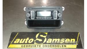 Używane Radioodtwarzacz CD Volkswagen Polo V (6R) 1.2 12V BlueMotion Technology Cena € 150,00 Procedura marży oferowane przez Auto Samsen B.V.