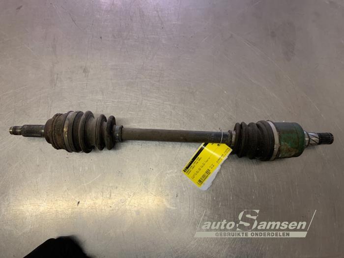 Drivaxel, vänster fram från en Suzuki Ignis (FH) 1.3 16V 2003