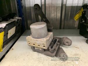Begagnade ABS-pump Renault Megane Pris € 100,00 Marginaltabell erbjuds av Auto Samsen B.V.