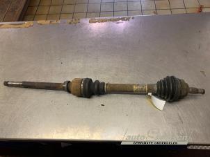 Używane Os napedowa prawy przód Peugeot 307 CC (3B) 2.0 16V Cena € 50,00 Procedura marży oferowane przez Auto Samsen B.V.