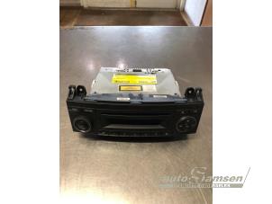 Begagnade Radio Mercedes B (W245) 1.5 B-150 16V Pris € 100,00 Marginaltabell erbjuds av Auto Samsen B.V.