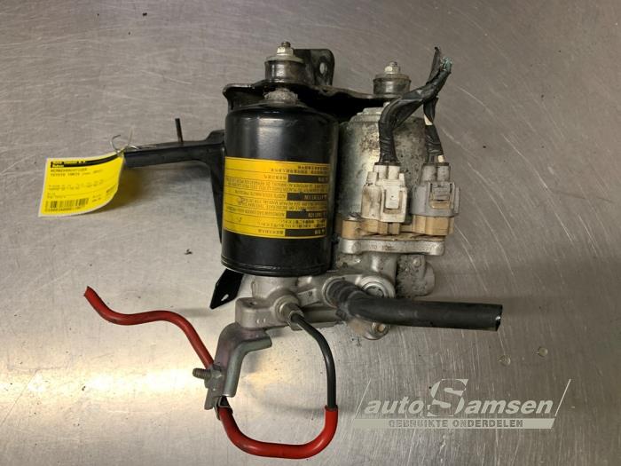 Rembekrachtiger van een Toyota Yaris III (P13) 1.5 16V Hybrid 2012