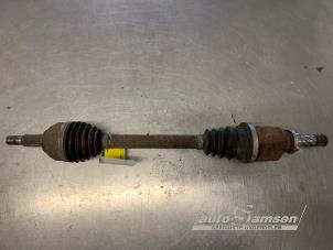 Begagnade Drivaxel, vänster fram Renault Clio III (BR/CR) 1.2 16V TCe 100 Pris € 50,00 Marginaltabell erbjuds av Auto Samsen B.V.