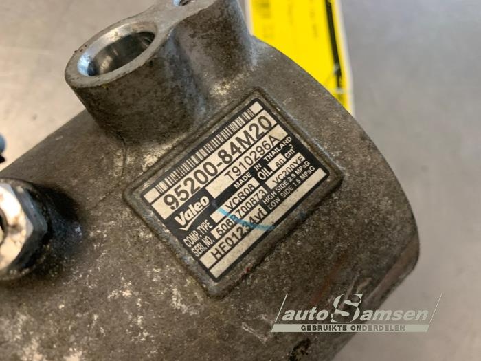 Luftkonditioneringspump från en Suzuki Celerio (LF) 1.0 12V Dualjet 2015