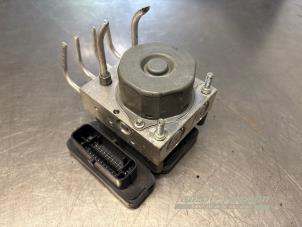 Używane Pompa ABS Dacia Sandero II 0.9 TCE 12V Cena € 50,00 Procedura marży oferowane przez Auto Samsen B.V.