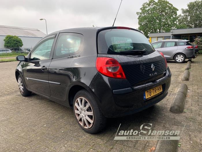 Bakre stötfångare från en Renault Clio III (BR/CR) 1.4 16V 2007