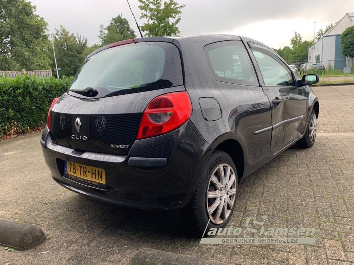 Bakre stötfångare från en Renault Clio III (BR/CR) 1.4 16V 2007