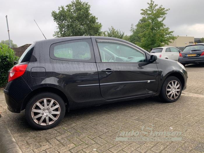 Bakre stötfångare från en Renault Clio III (BR/CR) 1.4 16V 2007
