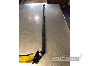 Gebruikte Gasveer rechts-achter Suzuki Celerio (LF) 1.0 12V Dualjet Prijs € 15,00 Margeregeling aangeboden door Auto Samsen B.V.