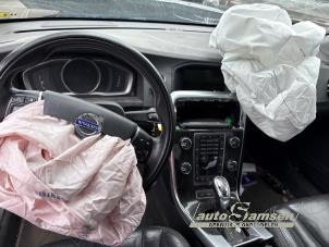 Begagnade Ratt Volvo V60 I (FW/GW) 2.4 D6 20V Plug-in Hybrid AWD Pris € 75,00 Marginaltabell erbjuds av Auto Samsen B.V.