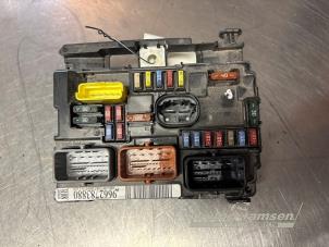 Begagnade Säkringsbox Peugeot 207 CC (WB) 1.6 16V Pris € 125,00 Marginaltabell erbjuds av Auto Samsen B.V.