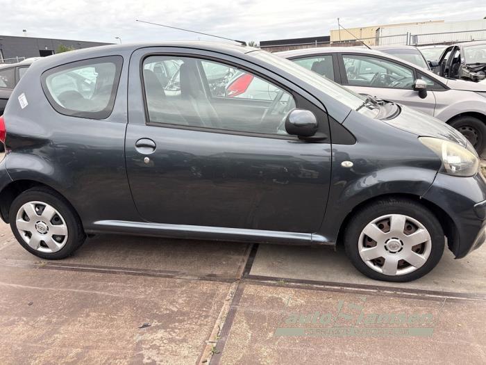 Voorscherm rechts van een Toyota Aygo (B10) 1.0 12V VVT-i 2008