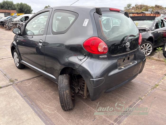 Achterbumper van een Toyota Aygo (B10) 1.0 12V VVT-i 2008