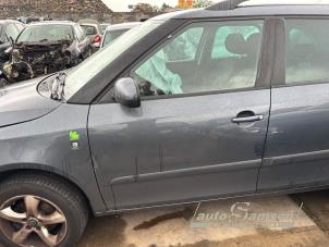 Gebruikte Scherm links-voor Skoda Fabia II Combi 1.2 TDI 12V Greenline Prijs € 75,00 Margeregeling aangeboden door Auto Samsen B.V.