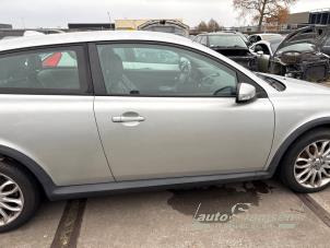 Begagnade Skärmspegel, höger Volvo C30 (EK/MK) 2.0 D 16V Pris € 50,00 Marginaltabell erbjuds av Auto Samsen B.V.