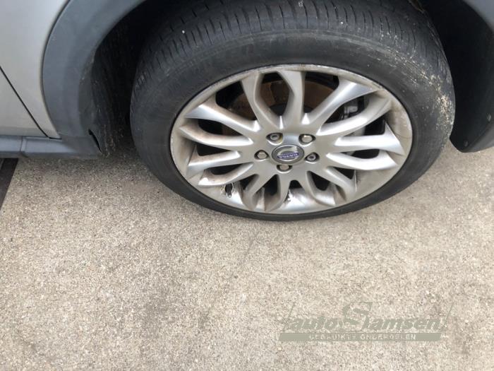 Hjuluppsättning + däck från en Volvo C30 (EK/MK) 2.0 D 16V 2007