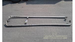 Begagnade Sidobalk Opel Vivaro 2.0 CDTI Pris € 50,00 Marginaltabell erbjuds av Auto Samsen B.V.