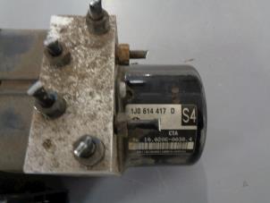 Używane Pompa ABS Skoda Octavia (1U2) 1.8 20V Turbo Cena € 40,00 Procedura marży oferowane przez Westerhof autodemontage