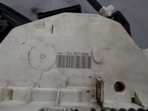 Gebruikte Deurslot Mechaniek 4Deurs links-voor Volkswagen Golf VI (5K1) 1.4 16V Prijs € 25,00 Margeregeling aangeboden door Westerhof autodemontage