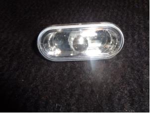 Używane Kierunkowskaz lewy przód Volkswagen Caddy III (2KA,2KH,2CA,2CH) 1.9 TDI Cena € 5,00 Procedura marży oferowane przez Westerhof autodemontage