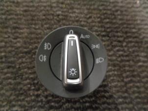 Gebruikte Licht Schakelaar Volkswagen Golf VII Variant (AUVV) 2.0 TDI 16V Prijs € 15,00 Margeregeling aangeboden door Westerhof autodemontage