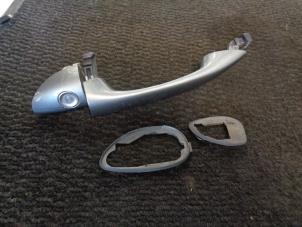 Begagnade Dörrhandtag, 4-dörrars, vänster fram Mercedes A (W169) 1.5 A-160 Pris € 20,00 Marginaltabell erbjuds av Westerhof autodemontage