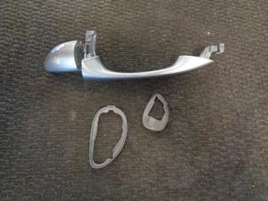 Begagnade Dörrhandtag, 4-dörrars, vänster bak Mercedes A (W169) 1.5 A-160 Pris € 20,00 Marginaltabell erbjuds av Westerhof autodemontage