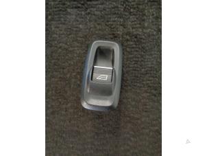 Gebruikte Schakelaar Elektrisch Raam Ford Fiesta 6 (JA8) 1.6 TDCi 16V ECOnetic Prijs € 15,00 Margeregeling aangeboden door Westerhof autodemontage