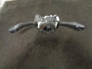 Gebruikte Combischakelaar Stuurkolom Skoda Fabia (6Y5) 1.4i 16V Prijs € 35,00 Margeregeling aangeboden door Westerhof autodemontage