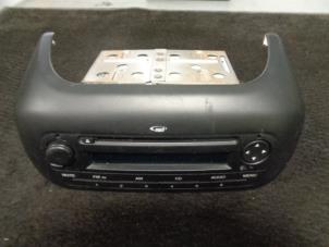 Używane Radioodtwarzacz CD Citroen Nemo (AA) 1.3 HDi 75 Cena € 55,00 Procedura marży oferowane przez Westerhof autodemontage