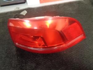 Gebruikte Achterlicht rechts Volkswagen Passat Variant (365) 2.0 TDI 16V 140 Prijs € 30,00 Margeregeling aangeboden door Westerhof autodemontage
